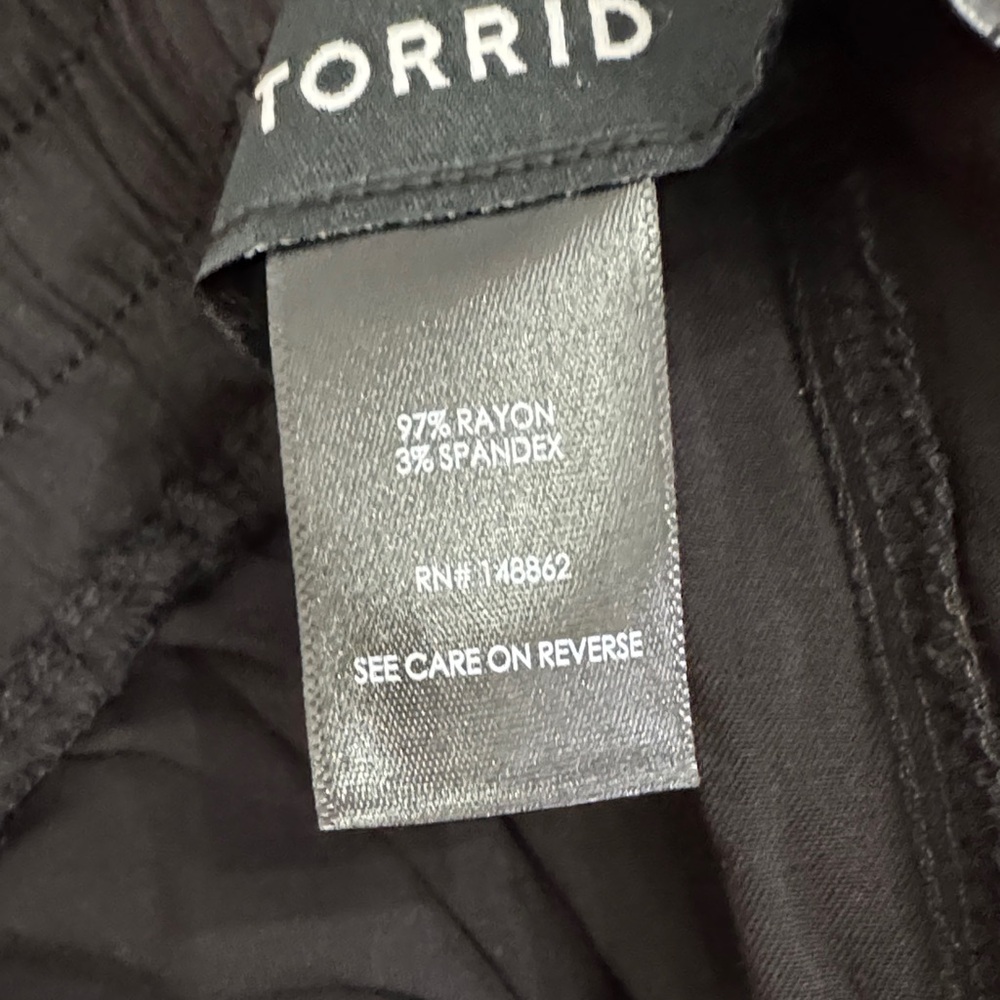 torrid Black Wide-Leg Cargo Pants - Picture 6 of 8